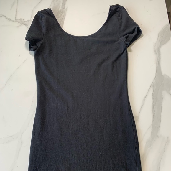 Short black dress - Picture 1 of 2